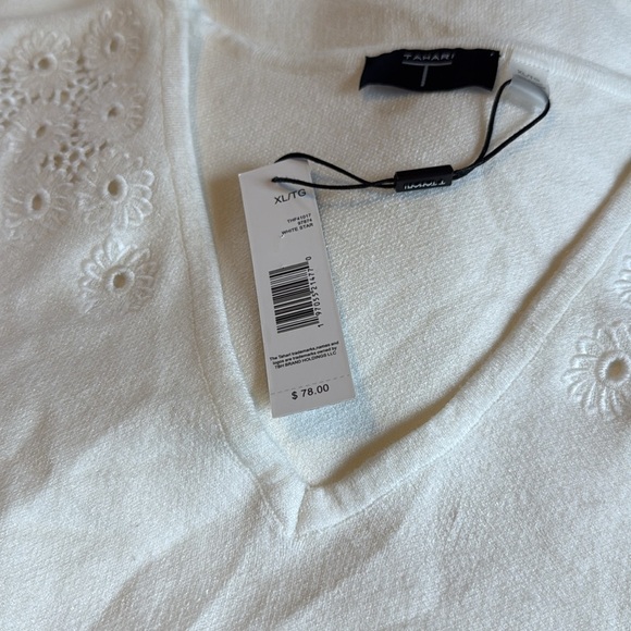 NWT T Tahari Embroidered Short Sleeve V Neck Sweater - Picture 3 of 4